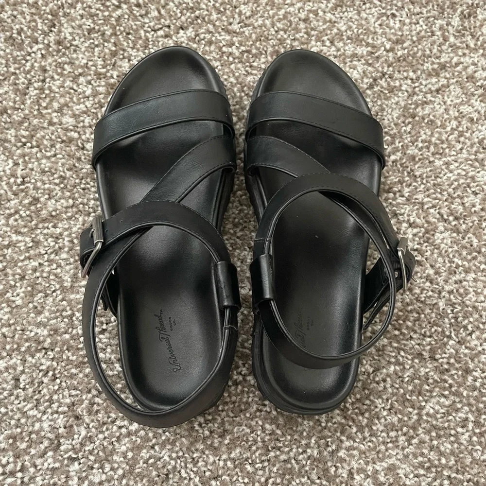 Universal Thread Sandals - Picture 3 of 5